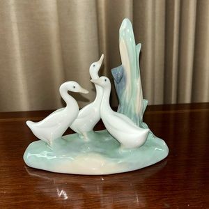Nao by Lladro Group of Ducklings figurine